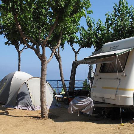 Camping Roca Grossa Калелья Экстерьер фото