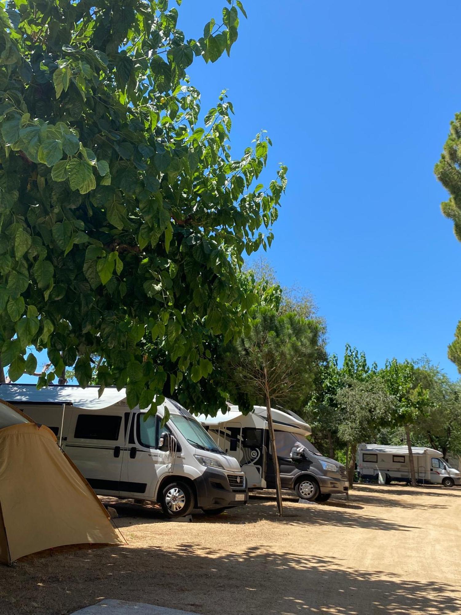Camping Roca Grossa Калелья Экстерьер фото